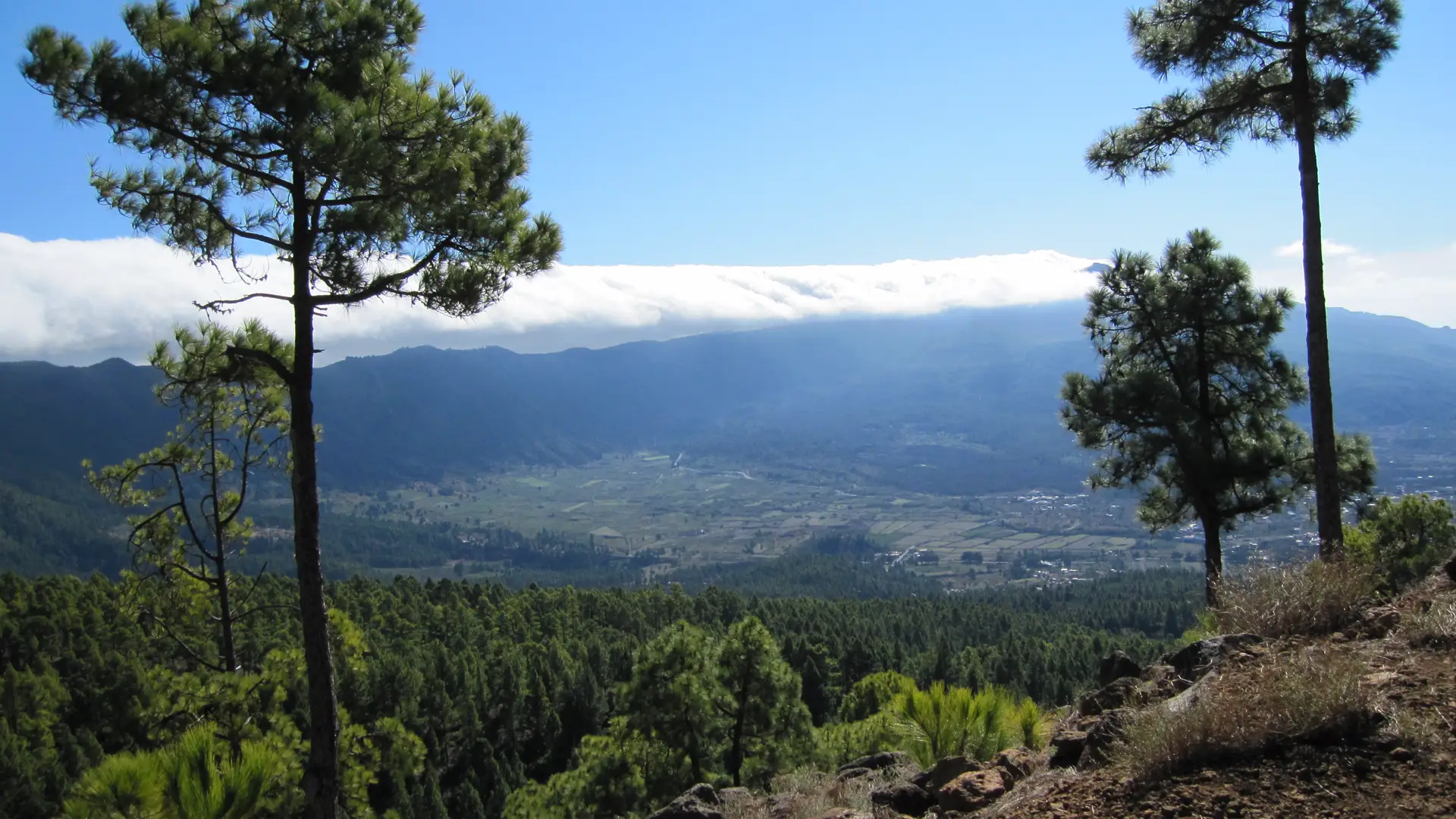 La Palma Wolkenfall La Cascada ueber Cumbre Nueva